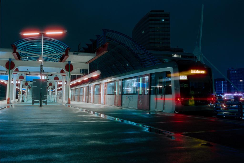 Featured image of post Киберпанк на CineStill 800T